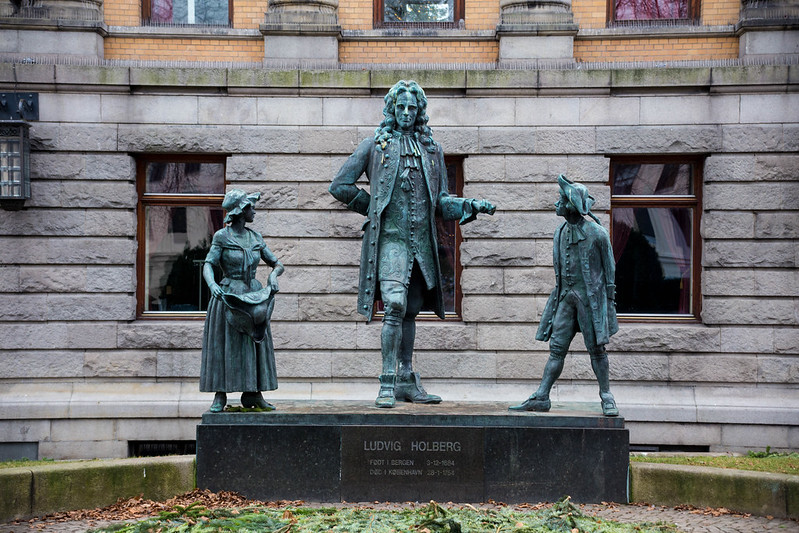 Photo of Ludvig Holberg statue